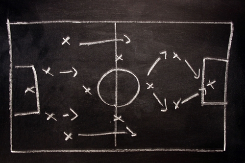 چگونه سطح رقابت بر انتخاب سبک بازی تیم های فوتبال تاثیر می گذارد؟ | FCDORFAK